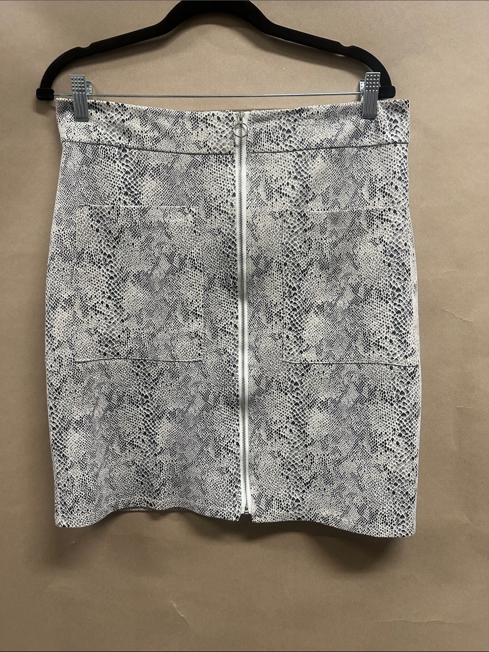 Alice Blue Snake-Print Front-Zip Mini Skirt - White/Black L